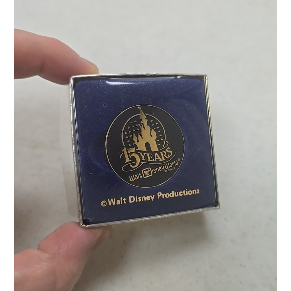 Vintage Walt Disney World WDW 15-Years Commemorative Coin with Original Box‎